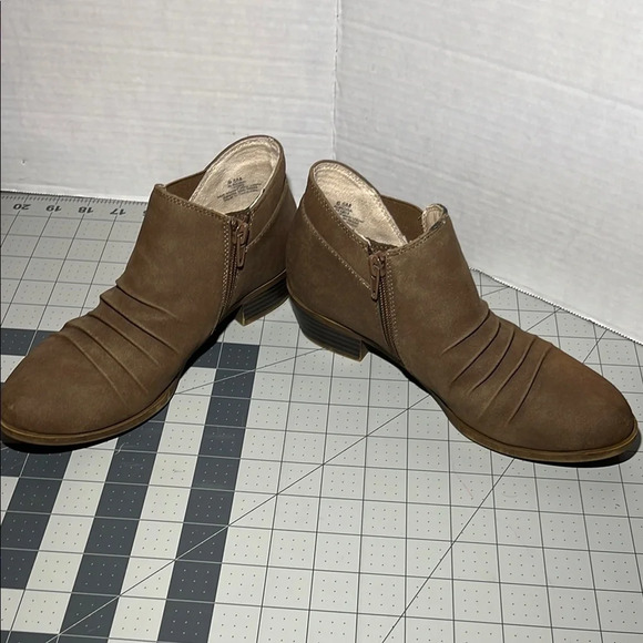 Life Stride Tan Ankle Booties - Picture 7 of 8